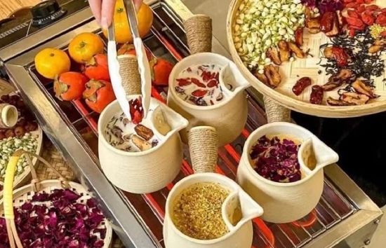 Trà sữa đất nung hot nhất mùa đông Hà Nội, khách xếp hàng cả tiếng để 