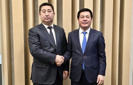 Bộ trưởng Nguyễn Hồng Diên làm việc với Bộ trưởng Bộ Nông nghiệp Kazakhstan