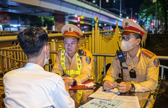 tai xe co the bi tuoc bang lai tren vneid khi vi pham giao thong