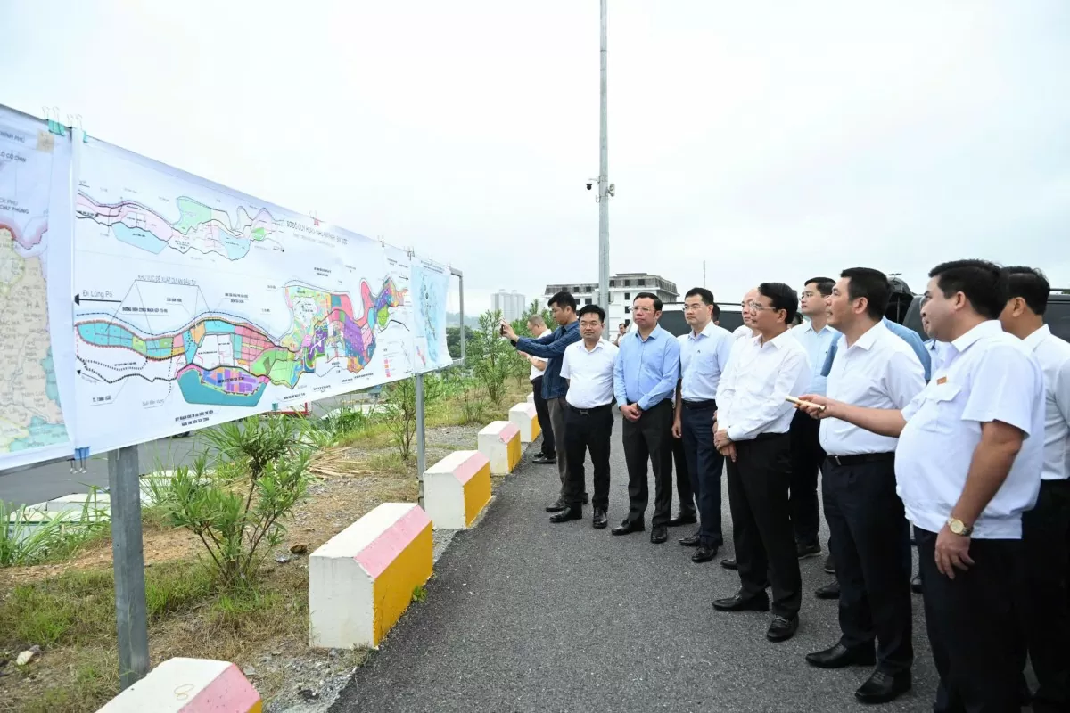 Chùm ảnh: Bộ trưởng Nguyễn Hồng Diên cùng Đoàn Bộ Công Thương làm việc tại tỉnh Lào Cai Chùm ảnh: Bộ trưởng Nguyễn Hồng Diên cùng Đoàn Bộ Công Thương làm việc tại tỉnh Lào Cai