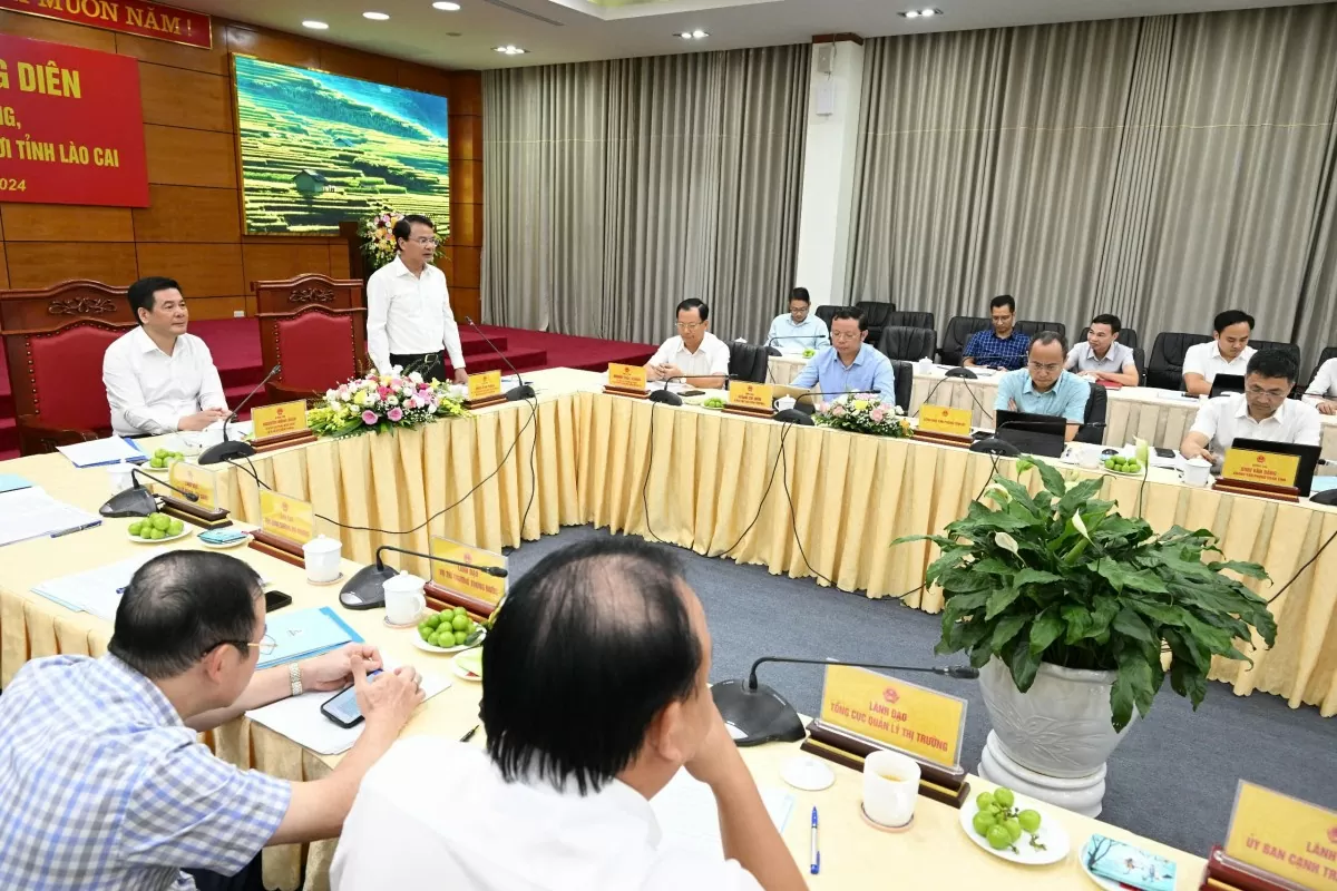 Chùm ảnh: Bộ trưởng Nguyễn Hồng Diên cùng Đoàn Bộ Công Thương làm việc tại tỉnh Lào Cai Chùm ảnh: Bộ trưởng Nguyễn Hồng Diên cùng Đoàn Bộ Công Thương làm việc tại tỉnh Lào Cai