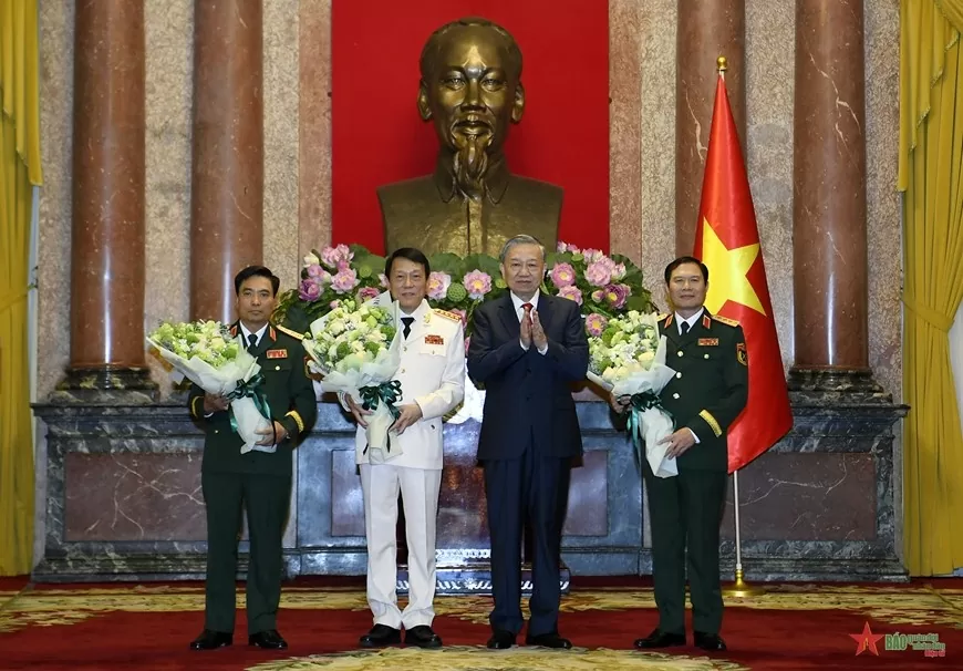 Đồng chí Lương Tam Quang và Nguyễn Tân Cương được thăng hàm Đại tướng