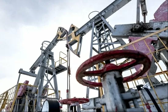 Giá dầu châu Á lao dốc vì lo ngại nhu cầu năm 2025; xuất khẩu dầu thô Mỹ sang châu Âu giảm