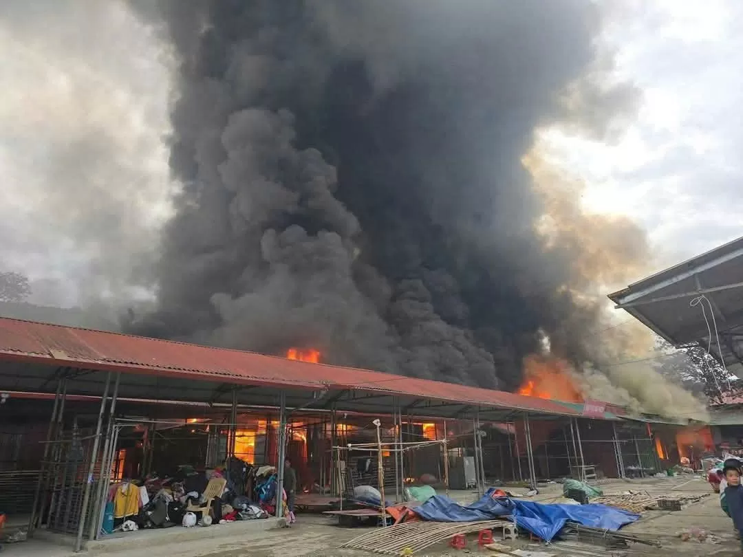 Hà Giang: Cháy chợ trung tâm huyện Yên Minh, lửa ngùn ngụt