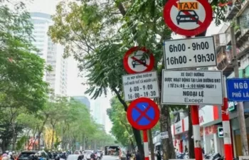 ‘Loạn’ biển báo: Cần cấp thiết ứng dụng giao thông thông minh