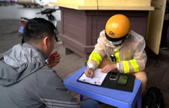 Hà Nội: Nam tài xế bị phạt 23 triệu đồng vì che biển số xe