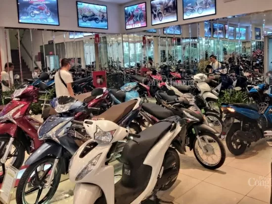 Thị trường xe máy: Giá giảm, cạnh tranh khốc liệt
