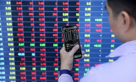 Thị trường chứng khoán hút dòng tiền nhờ định giá hấp dẫn