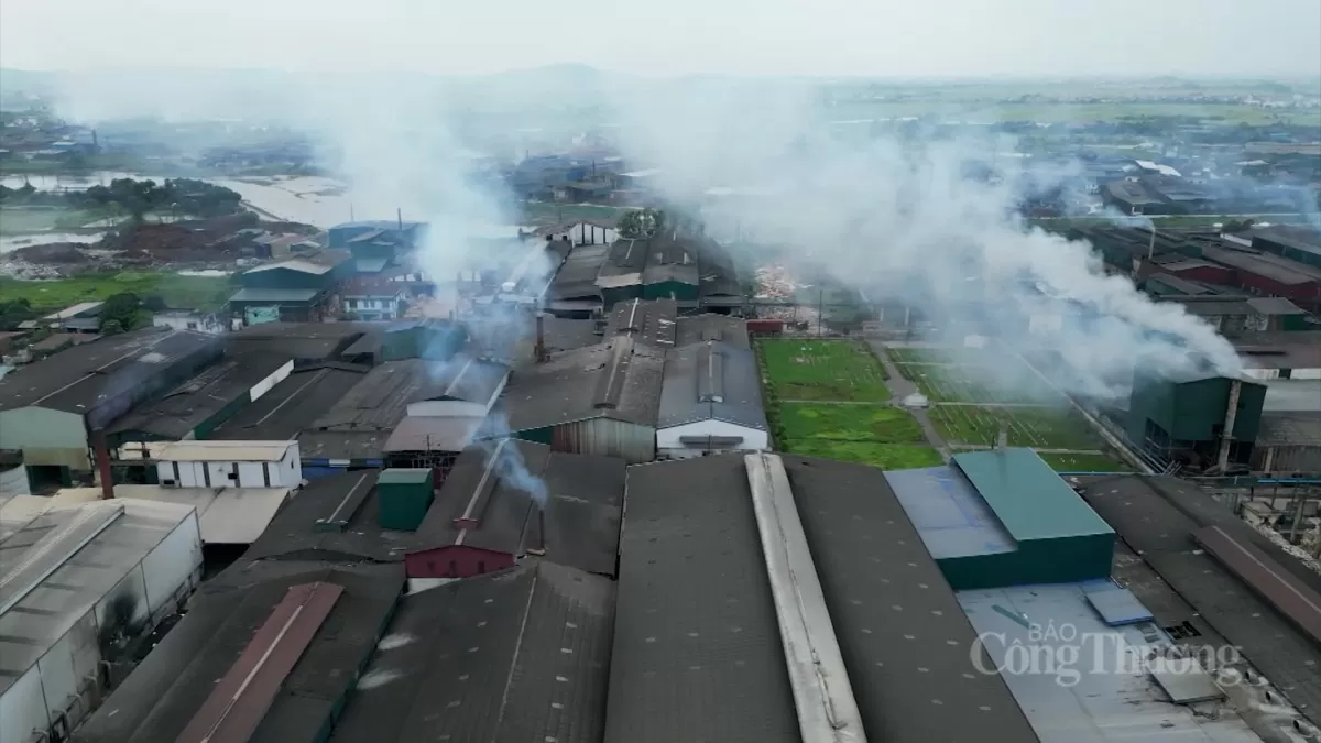Làng đúc đồng Đại Bái: Khói độc, xỉ đồng ‘vây’ người dân Làng đúc đồng Đại Bái: Khói độc, xỉ đồng ‘vây’ người dân