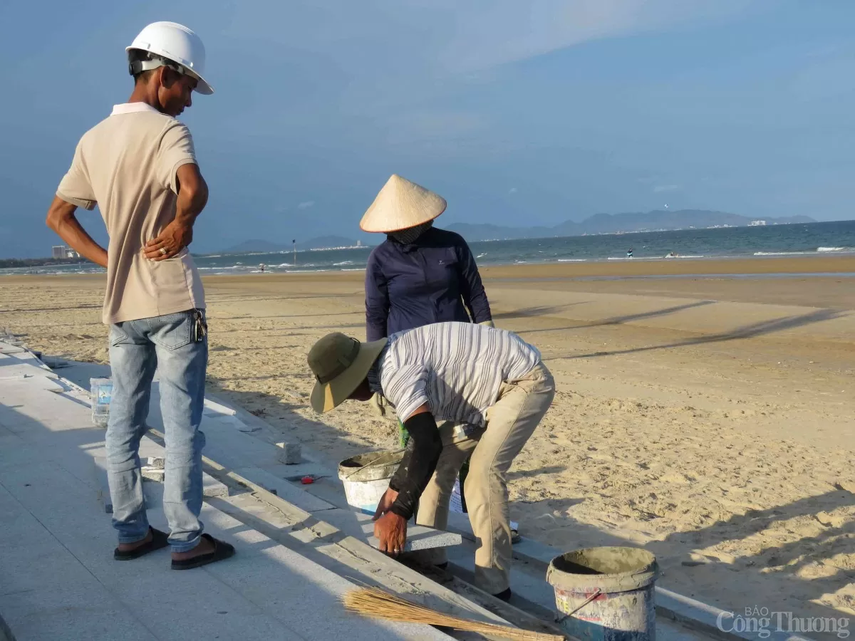 Bãi Sau Vũng Tàu ‘chạy nước rút’ đón khách dịp lễ 30/4-1/5