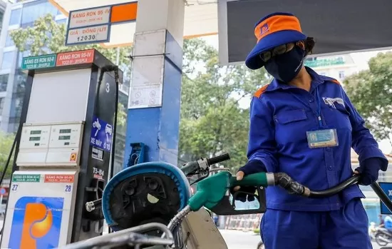 Giá xăng dầu hôm nay 04/05/2025: Ghi nhận tuần giảm mạnh