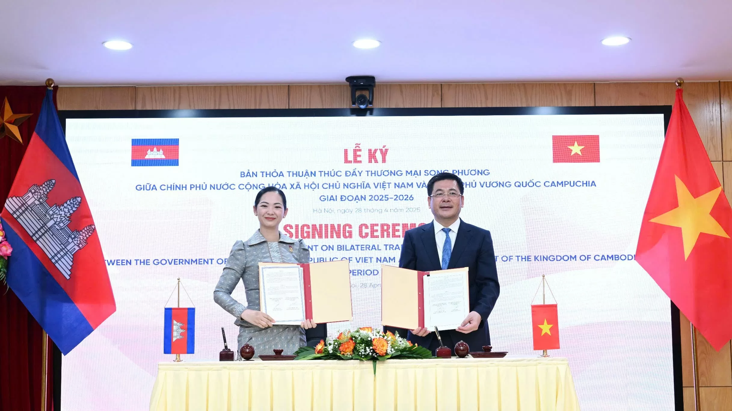 Việt Nam - Campuchia ký thỏa thuận thương mại ưu đãi đặc biệt