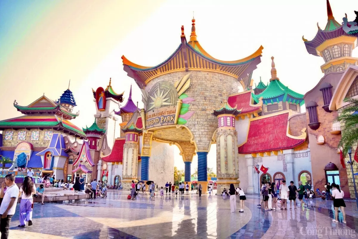 Chùm ảnh: Biển Đồ Sơn đông nghịt du khách dịp nghỉ lễ