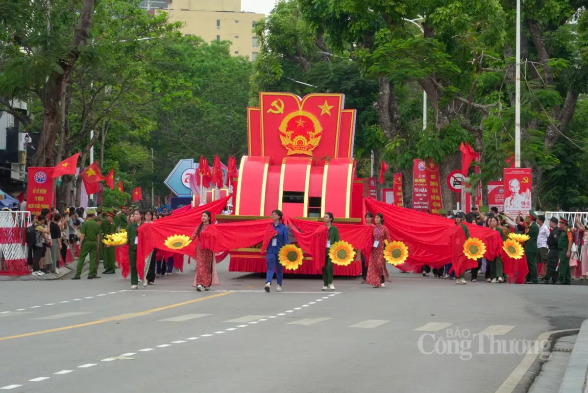 Hải Phòng: Tổng duyệt diễubinh,diễuhành quymôlớn hướngtới kỷniệm70năm NgàyGiảiphóng thành phố Hải Phòng: Tổng duyệt diễubinh,diễuhành quymôlớn hướngtới kỷniệm70năm NgàyGiảiphóng thành phố