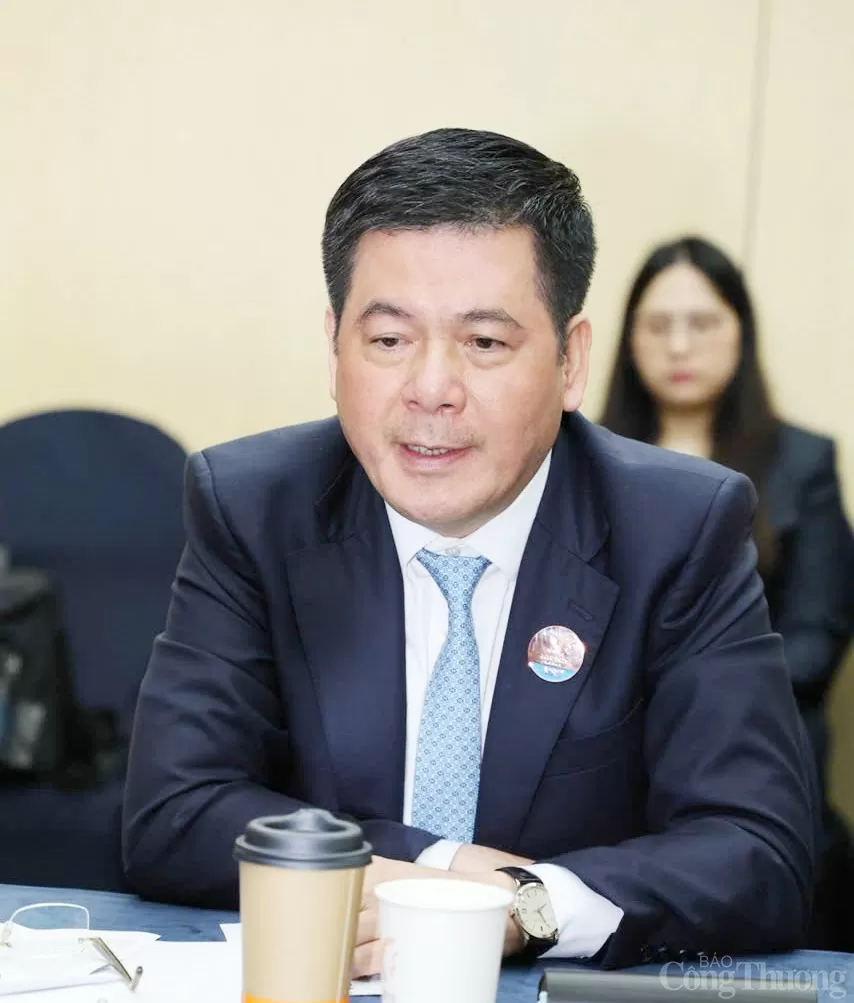 Chùm ảnh: Bộ trưởng Nguyễn Hồng Diên chia sẻ APEC 2025 Chùm ảnh: Bộ trưởng Nguyễn Hồng Diên chia sẻ APEC 2025