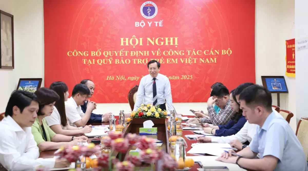 Thứ trưởng Bộ Y tế Lê Đức Luận phát biểu.