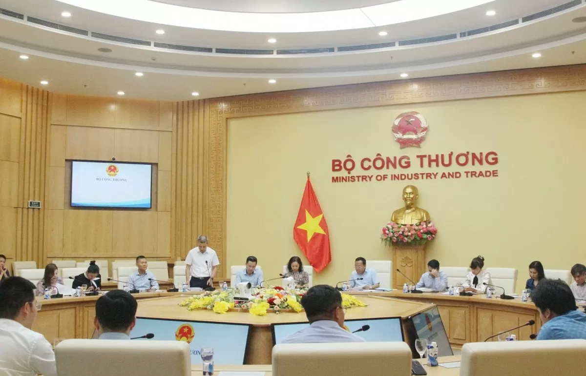 Thứ trưởng Nguyễn Hoàng Long chủ trì cuộc họp về chuyển đổi năng lượng