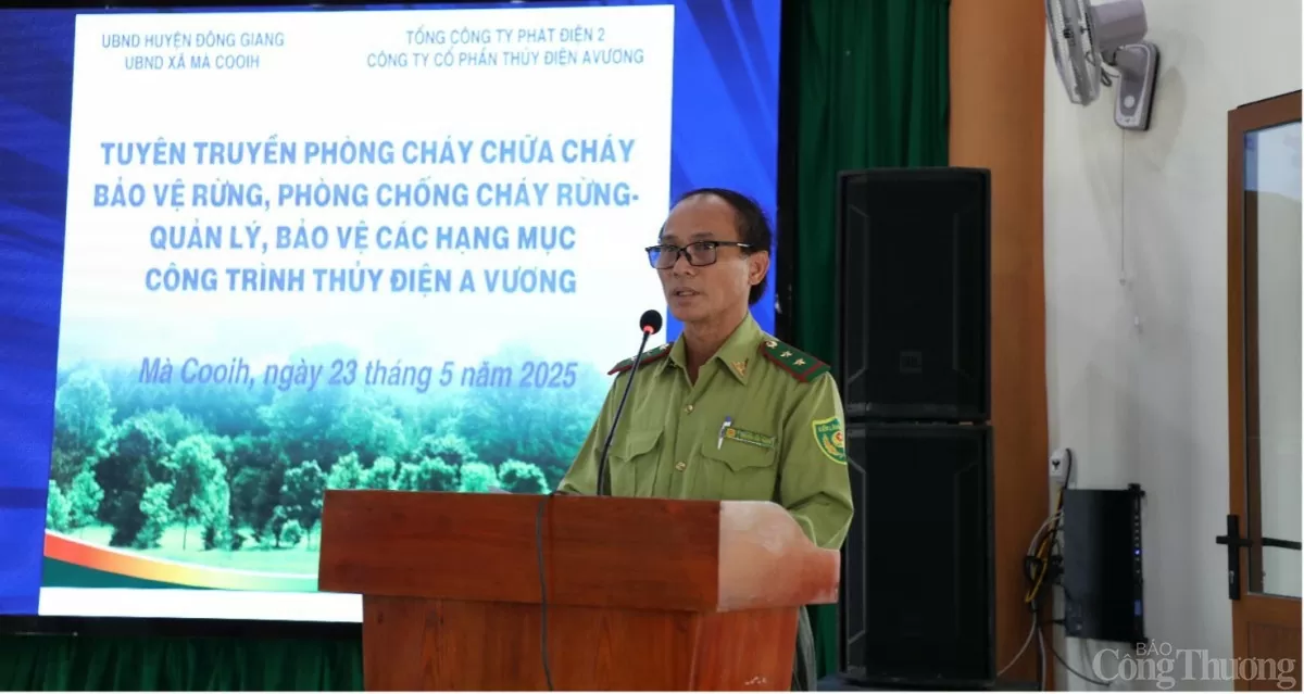 Ông Nguyễn Văn Thành – Cán bộ Hạt Kiểm lâm huyện Đông Giang báo cáo tuyền truyền PCCR Ông Nguyễn Văn Thành – Cán bộ Hạt Kiểm lâm huyện Đông Giang báo cáo tuyền truyền PCCR