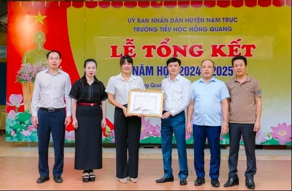 Cô giáo cứu học sinh: Dấn thân thành bài học tử tế