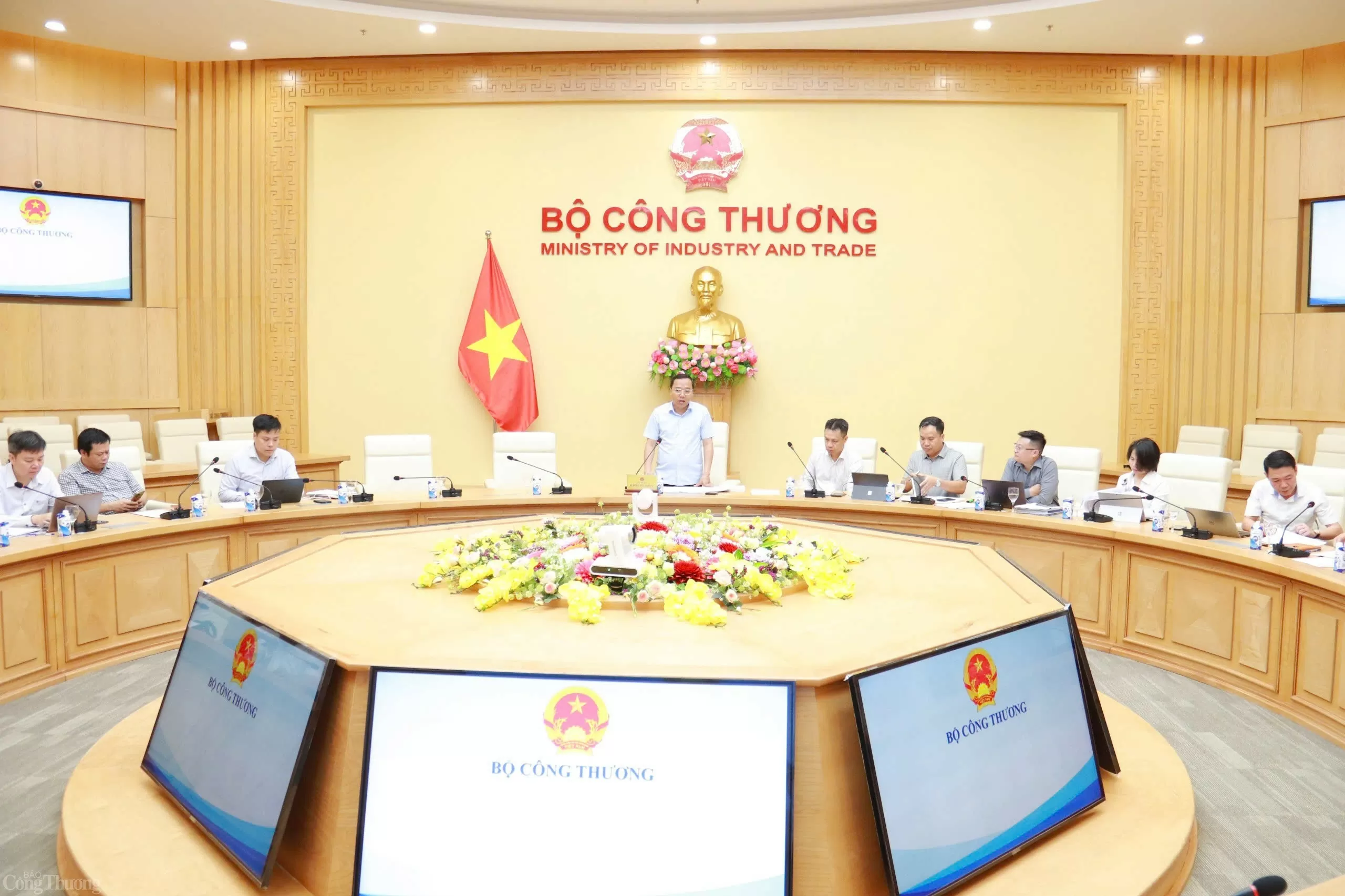 Thứ trưởng Nguyễn Hoàng Long làm việc với TKV về sản xuất, kinh doanh than